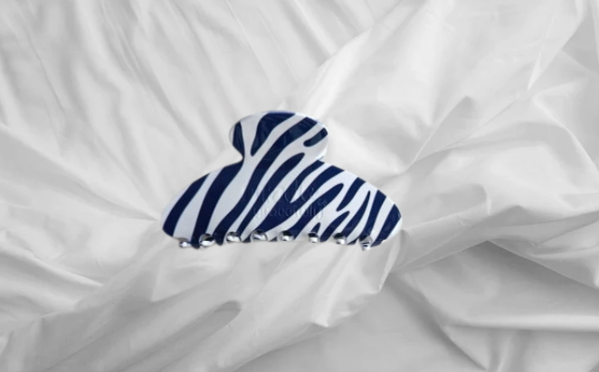 NAVY ZEBRA CLAW CLIP