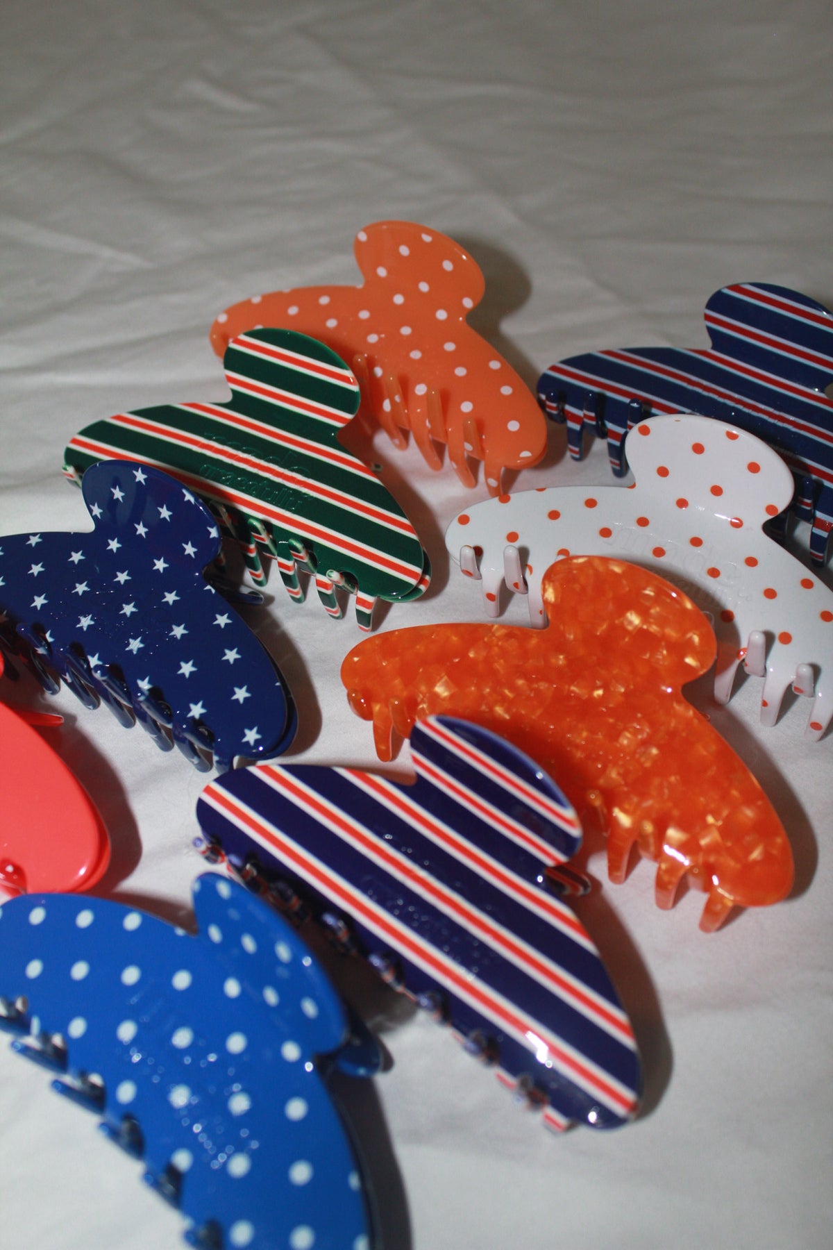COLLEGIATE SHOWDOWN CLAW CLIPS