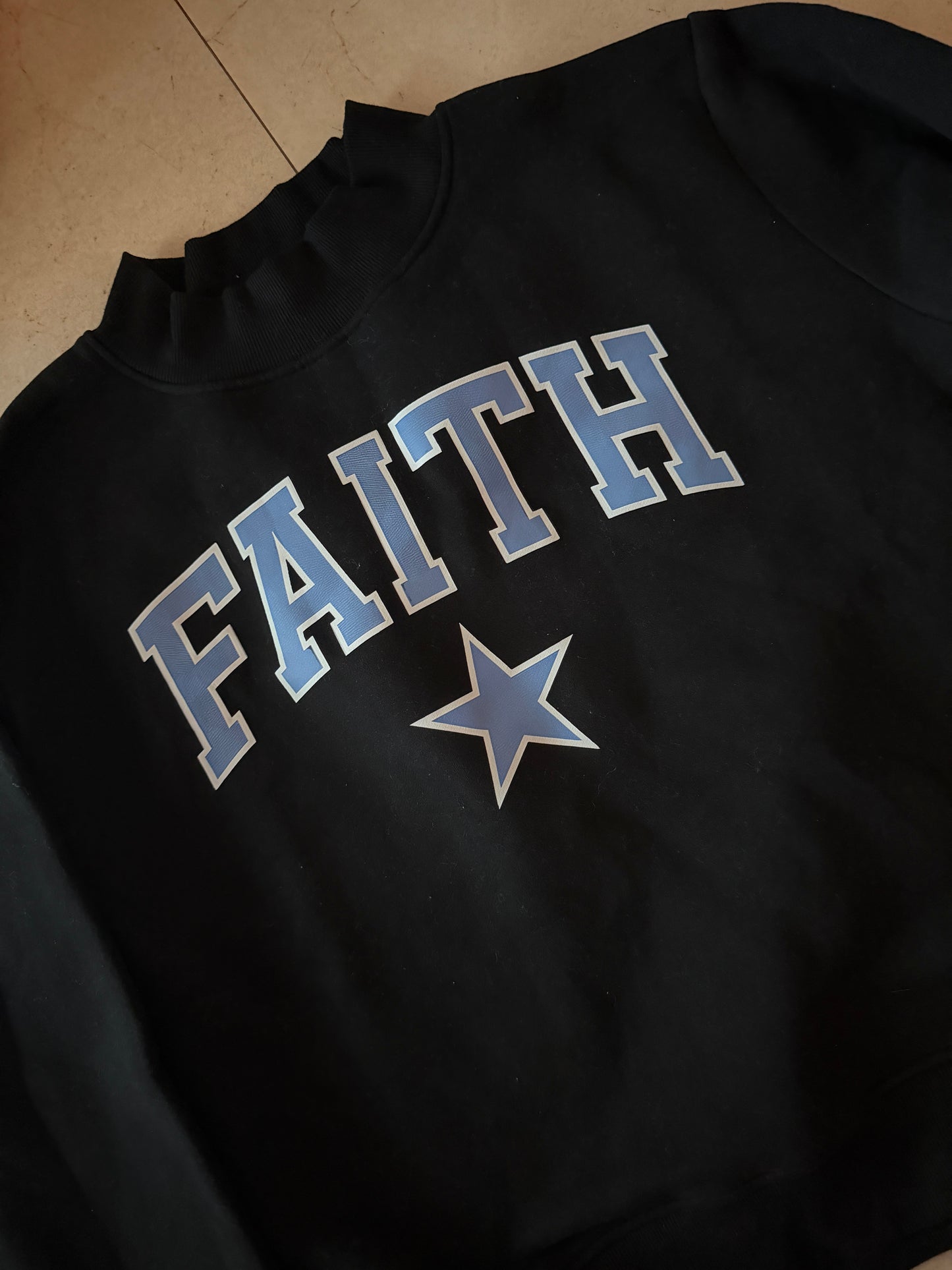 Faith star mock neck size L