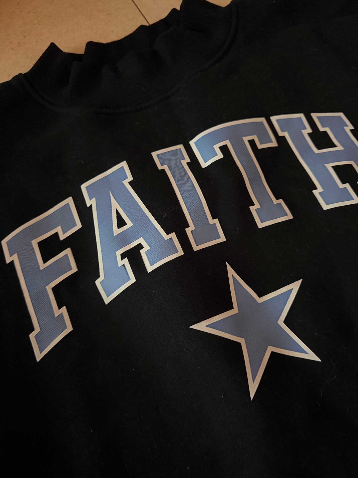 Faith star mock neck size L